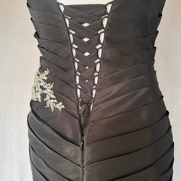 Black Strapless Corset Back Mermaid Gown Rhinestone Accents Size 4 - Formal Prom - Picture 7 of 8